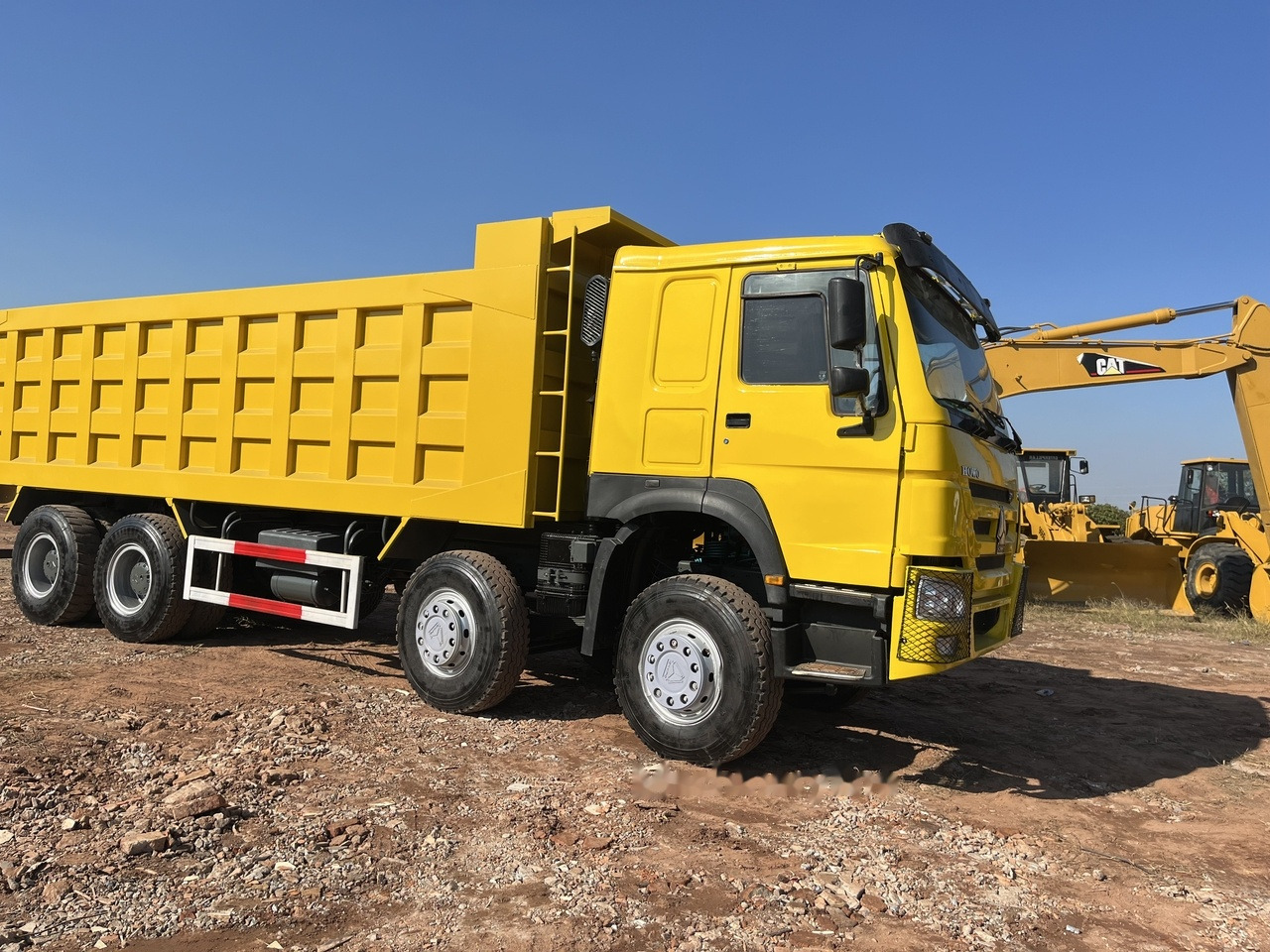 SINOTRUK HOWO 371 Dump Truck 8x4 - Sklápěč: obrázek 4 SINOTRUK HOWO 371 Dump Truck 8x4 - Sklápěč: obrázek 4