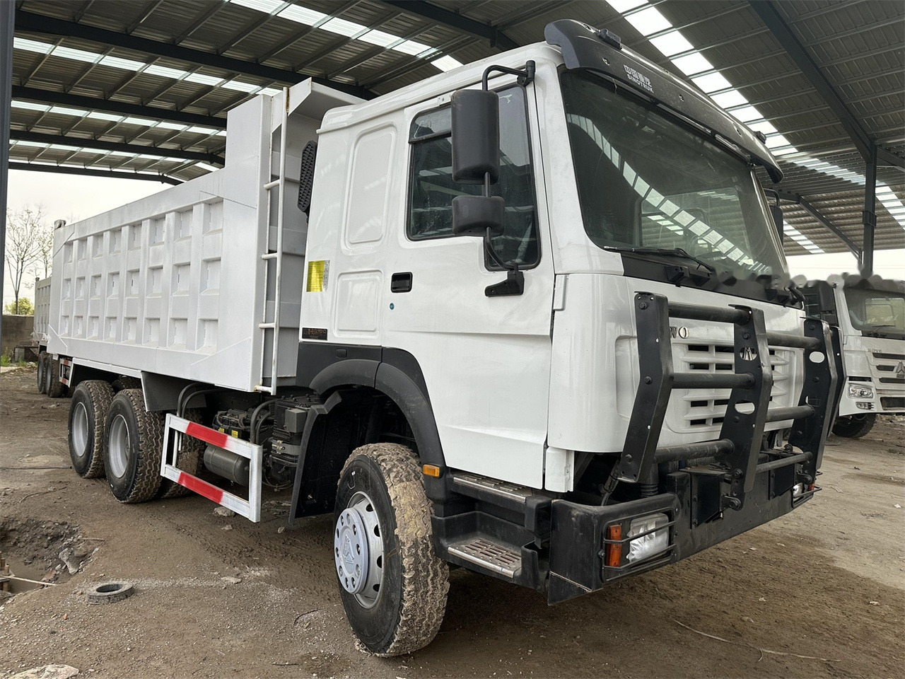SINOTRUK HOWO 371 Dump Truck - Sklápěč: obrázek 2 SINOTRUK HOWO 371 Dump Truck - Sklápěč: obrázek 2
