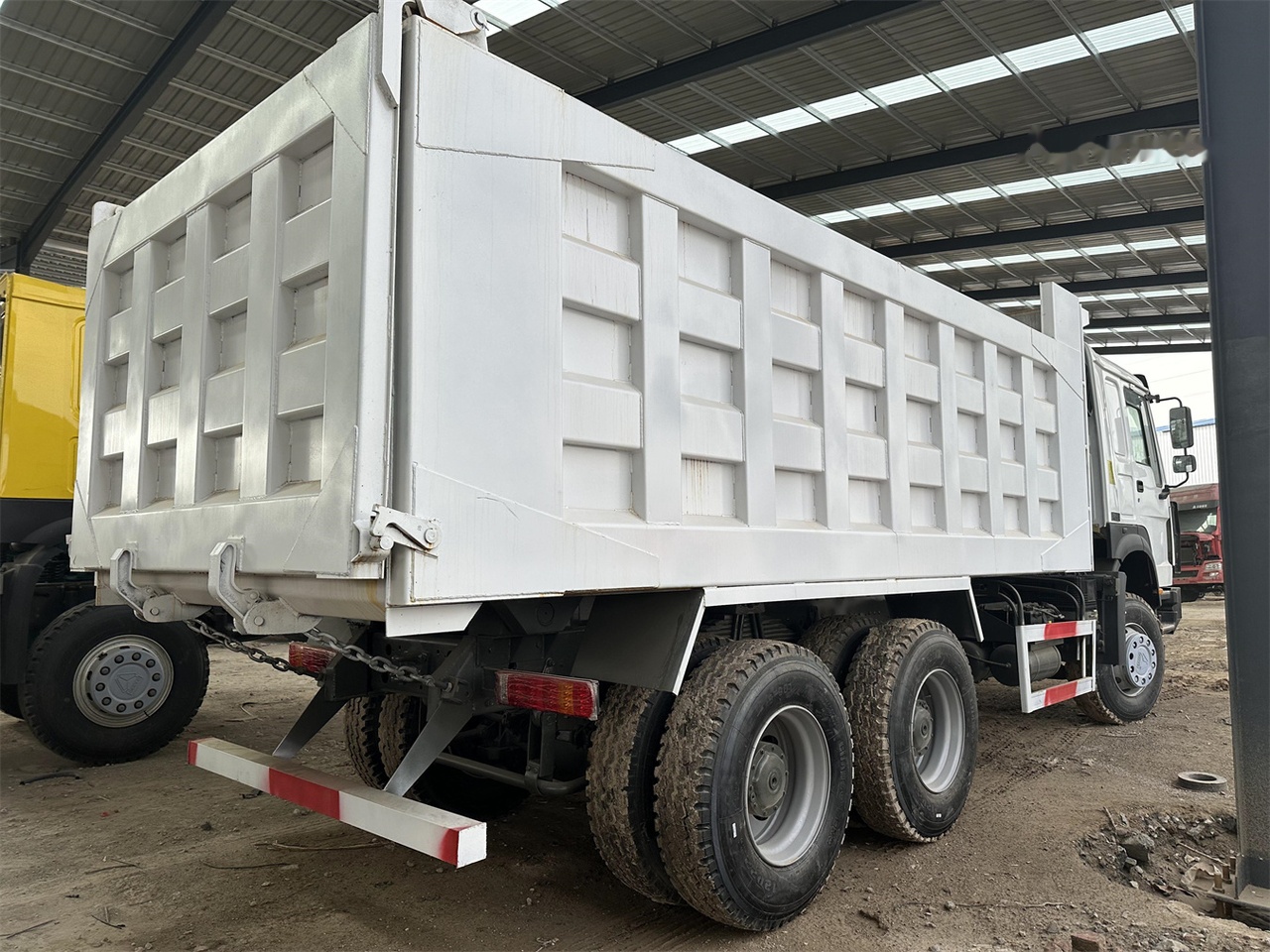 Sklápěč pro dopravu silážu SINOTRUK HOWO 371 Dump Truck: obrázek 10