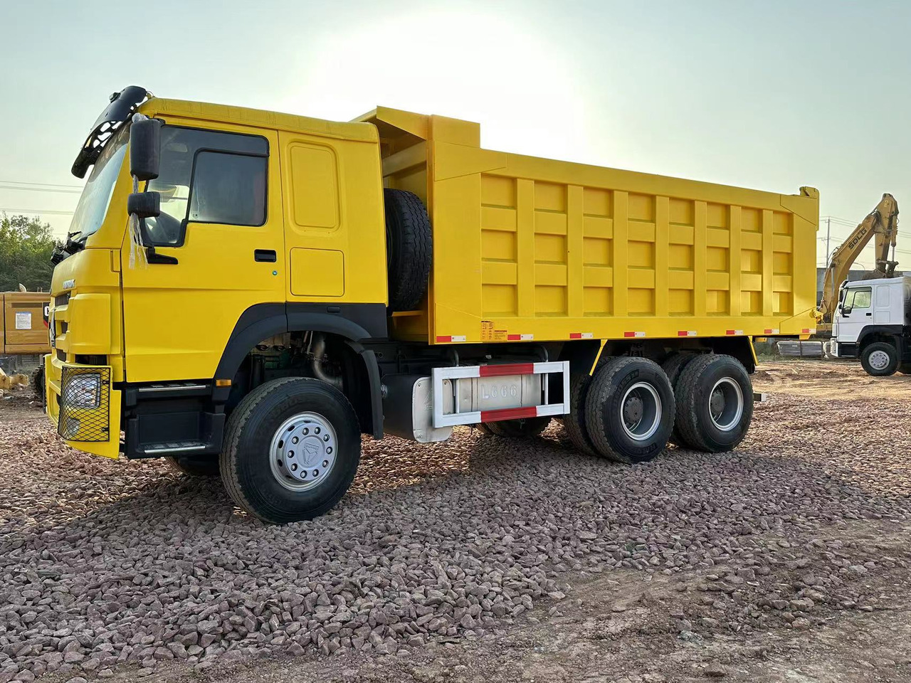 Sklápěč pro dopravu silážu SINOTRUK HOWO 371 Dump Truck: obrázek 6