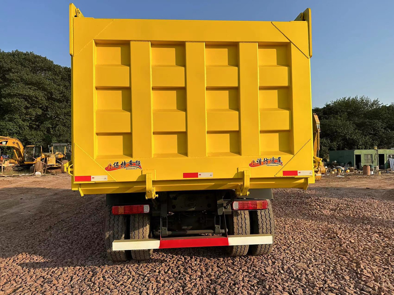Sklápěč pro dopravu silážu SINOTRUK HOWO 371 Dump Truck: obrázek 9