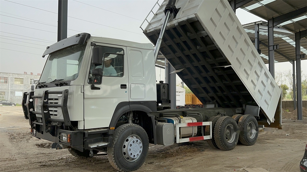 Sklápěč pro dopravu silážu SINOTRUK HOWO 371 Dump Truck: obrázek 8