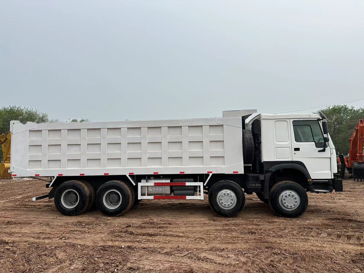 SINOTRUK HOWO 371 with Bumper - Sklápěč: obrázek 3 SINOTRUK HOWO 371 with Bumper - Sklápěč: obrázek 3