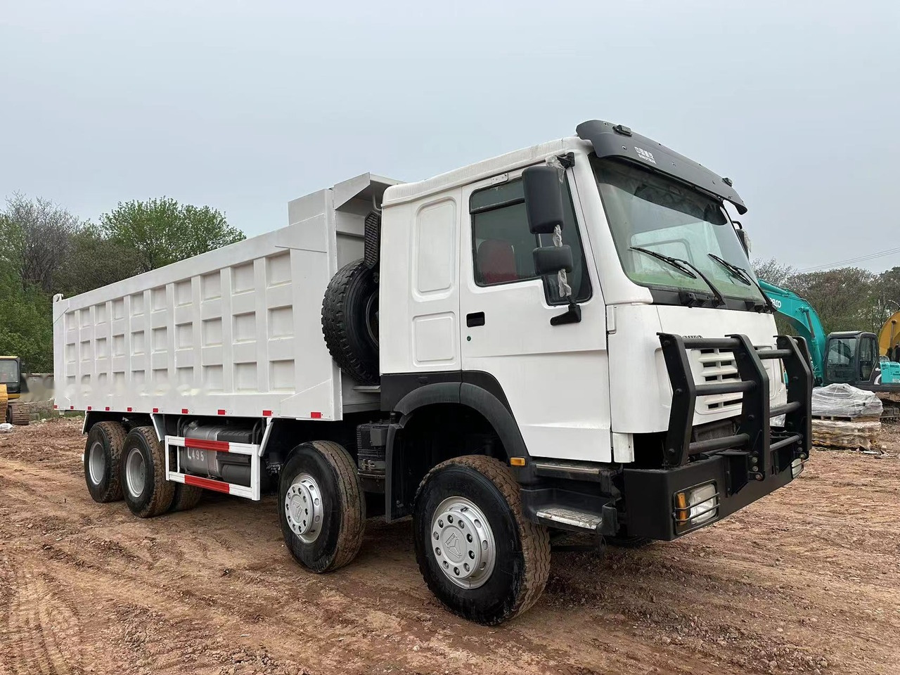 SINOTRUK HOWO 371 with Bumper - Sklápěč: obrázek 4 SINOTRUK HOWO 371 with Bumper - Sklápěč: obrázek 4