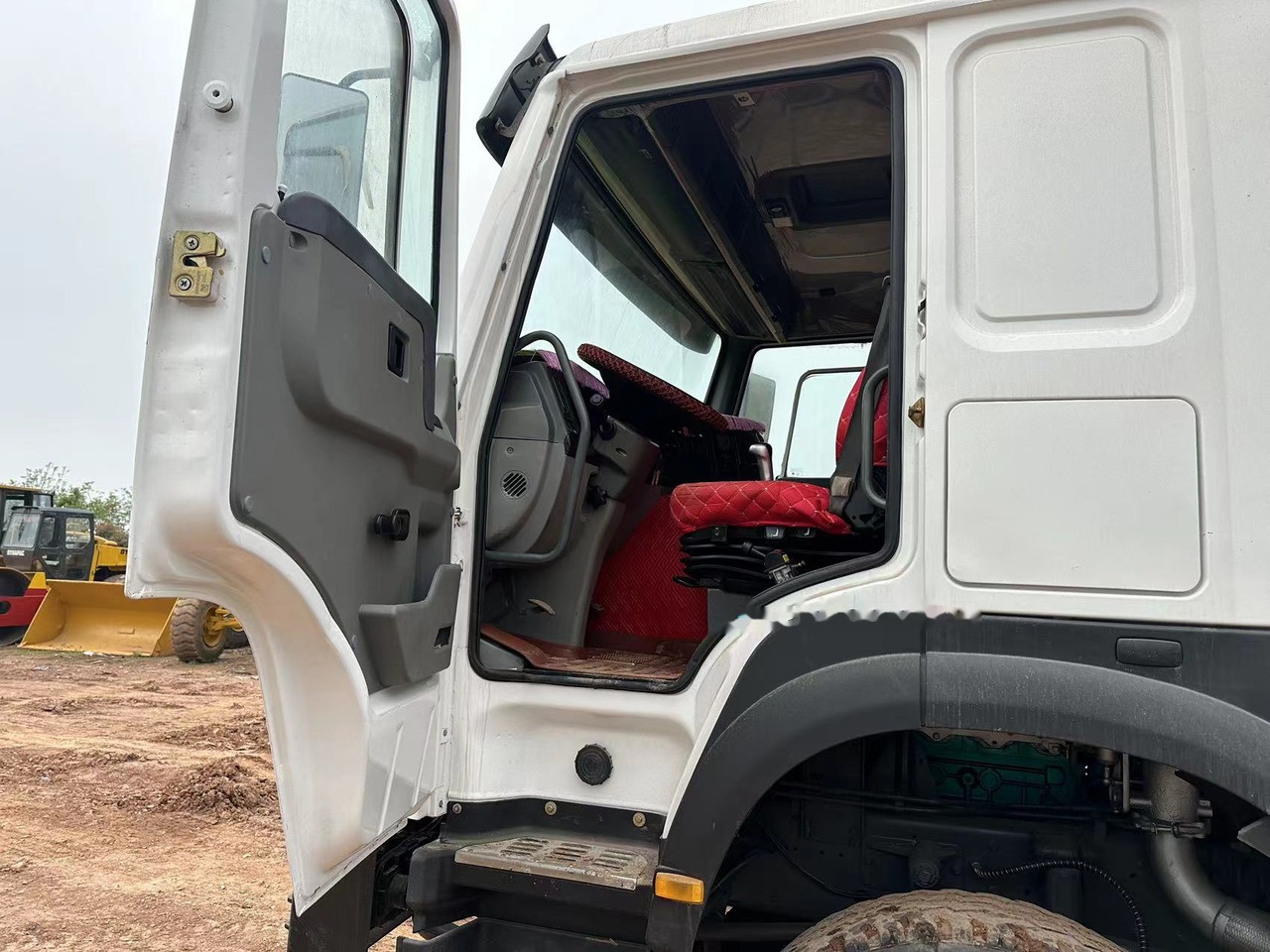 Sklápěč SINOTRUK HOWO 371 with Bumper: obrázek 10