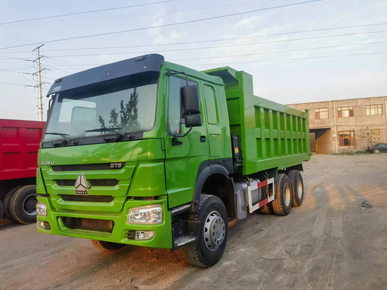SINOTRUK HOWO 375 - Sklápěč: obrázek 2 SINOTRUK HOWO 375 - Sklápěč: obrázek 2