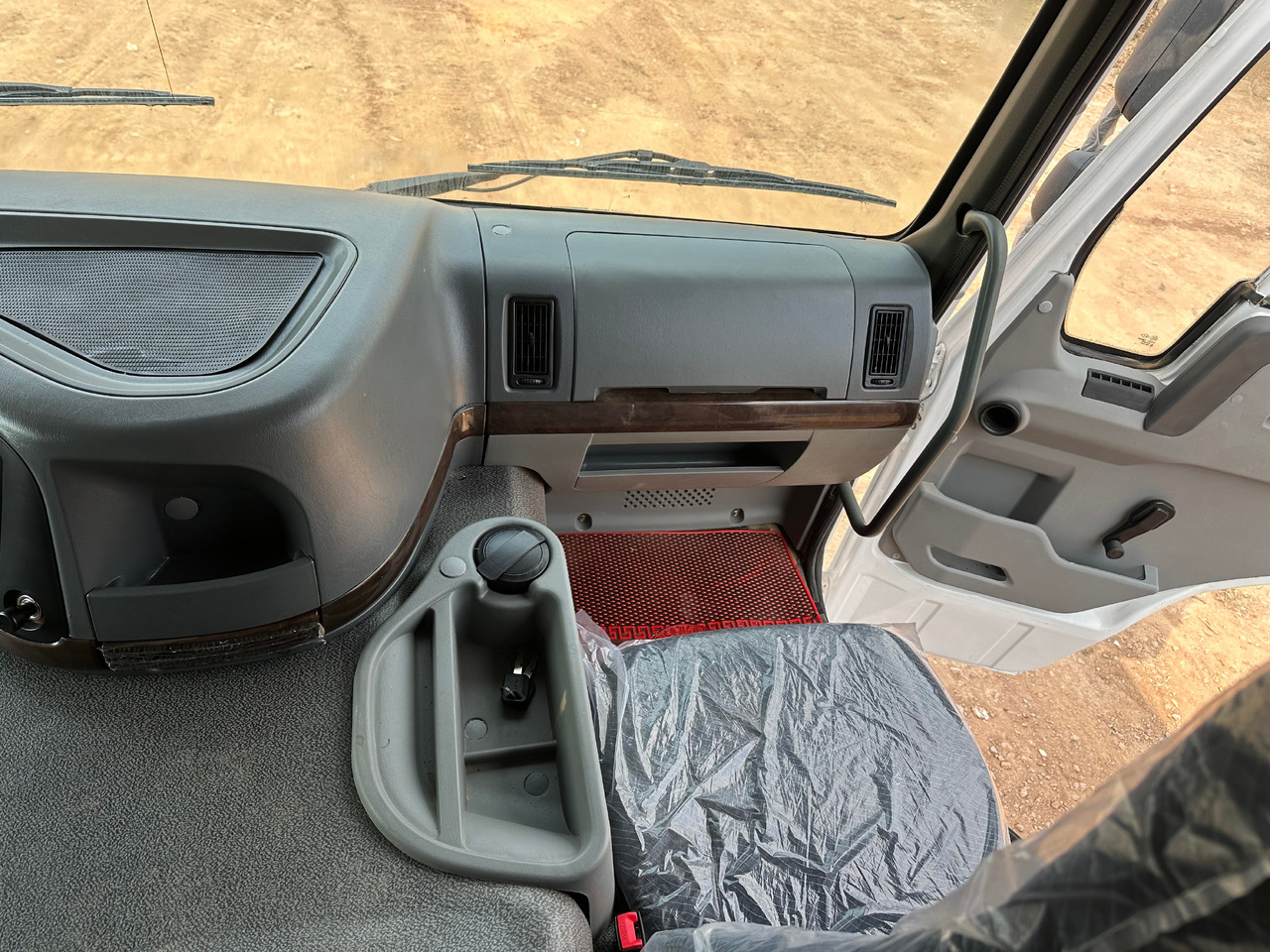 SINOTRUK HOWO Dump truck 371 6x4 - Sklápěč: obrázek 5 SINOTRUK HOWO Dump truck 371 6x4 - Sklápěč: obrázek 5