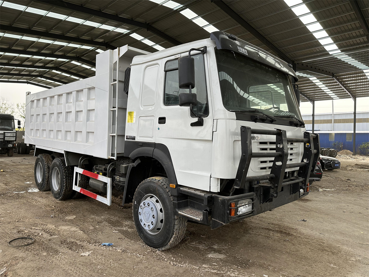 SINOTRUK HOWO Dump truck 371 6x4 - Sklápěč: obrázek 5 SINOTRUK HOWO Dump truck 371 6x4 - Sklápěč: obrázek 5
