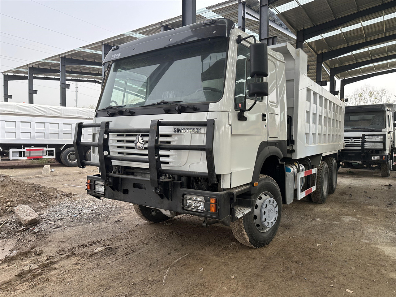 SINOTRUK HOWO Dump truck 371 6x4 - Sklápěč: obrázek 1 SINOTRUK HOWO Dump truck 371 6x4 - Sklápěč: obrázek 1