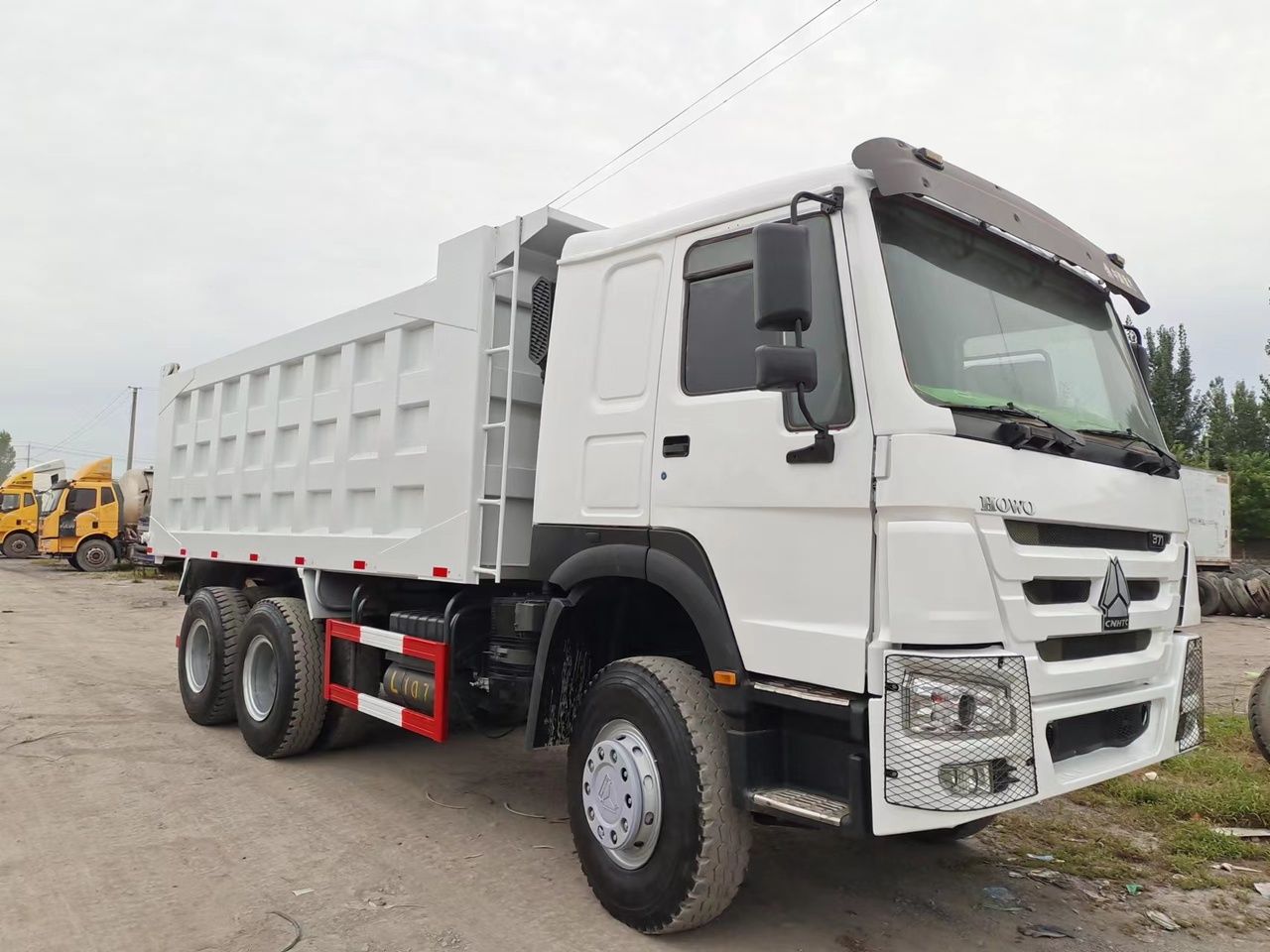 SINOTRUK HOWO Dump truck 371 6x4 - Sklápěč: obrázek 1 SINOTRUK HOWO Dump truck 371 6x4 - Sklápěč: obrázek 1
