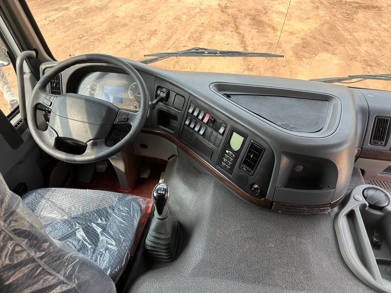 SINOTRUK HOWO Dump truck 371 6x4 - Sklápěč: obrázek 4 SINOTRUK HOWO Dump truck 371 6x4 - Sklápěč: obrázek 4
