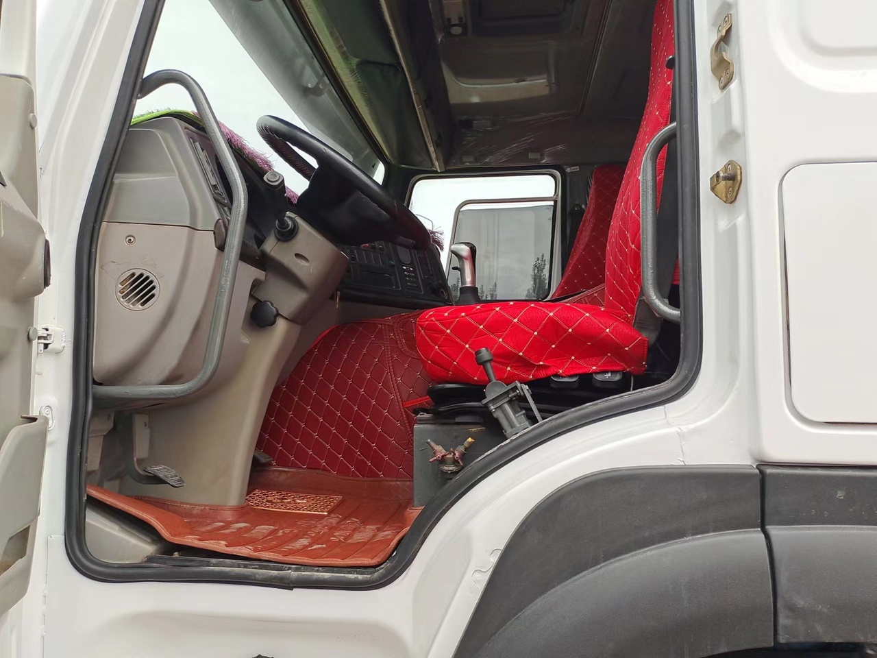 SINOTRUK HOWO Dump truck 371 6x4 - Sklápěč: obrázek 5 SINOTRUK HOWO Dump truck 371 6x4 - Sklápěč: obrázek 5