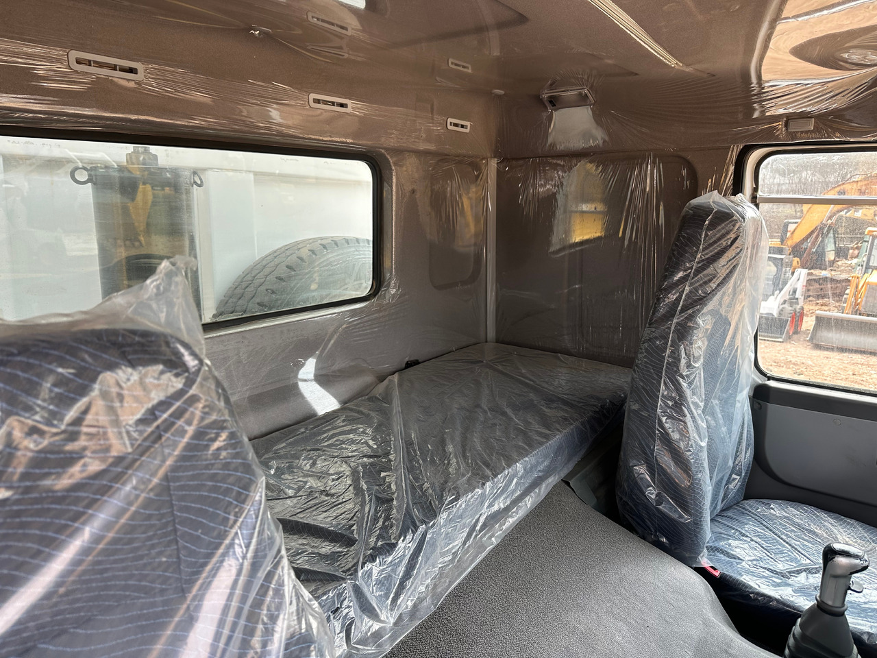 SINOTRUK HOWO Dump truck 371 6x4 - Sklápěč: obrázek 3 SINOTRUK HOWO Dump truck 371 6x4 - Sklápěč: obrázek 3