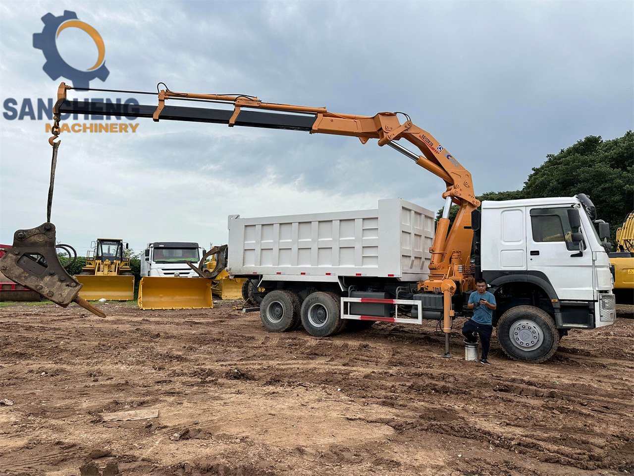 SINOTRUK Howo 371 6x4 crane truck - Auto s hydraulickou rukou: obrázek 5 SINOTRUK Howo 371 6x4 crane truck - Auto s hydraulickou rukou: obrázek 5