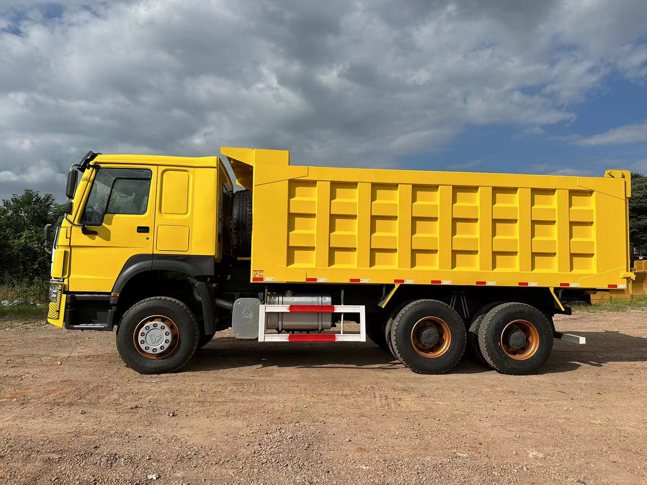 SINOTRUK Howo 371 Dump truck - Sklápěč: obrázek 4 SINOTRUK Howo 371 Dump truck - Sklápěč: obrázek 4