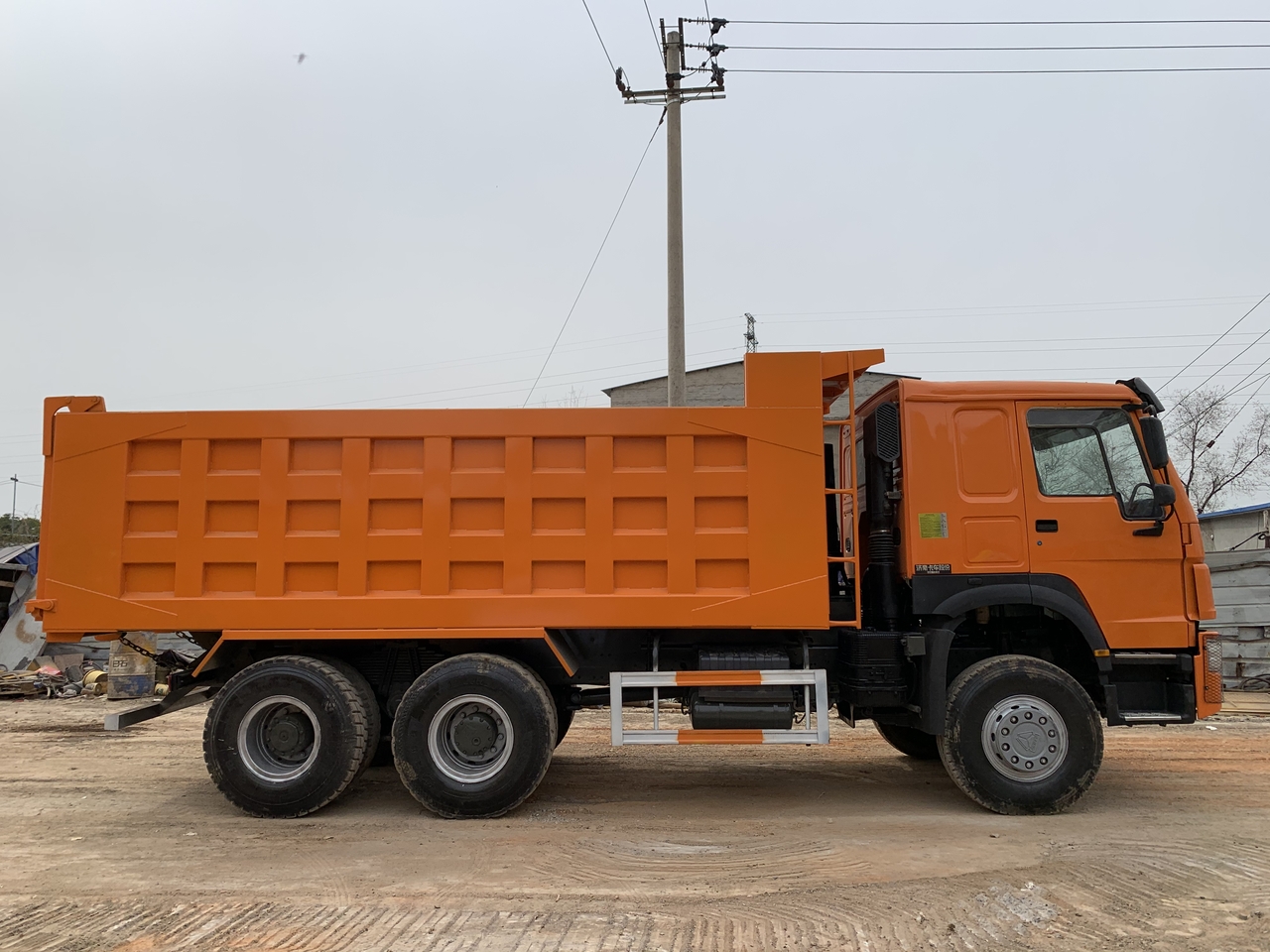 SINOTRUK Howo 371 Dump truck - Sklápěč: obrázek 2 SINOTRUK Howo 371 Dump truck - Sklápěč: obrázek 2