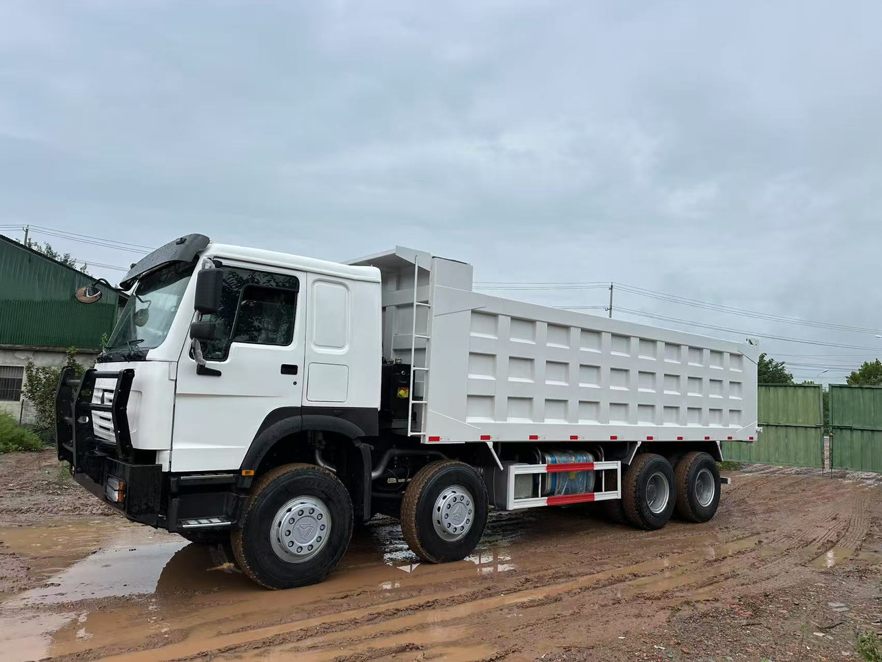 Sinotruk HOWO 371hp 8x4 tipper truck - Sklápěč: obrázek 4 Sinotruk HOWO 371hp 8x4 tipper truck - Sklápěč: obrázek 4