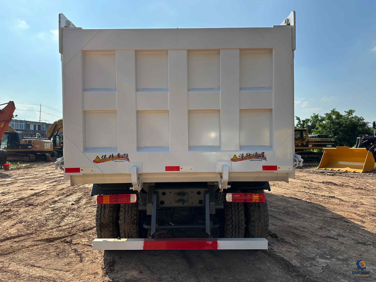 Sinotruk HOWO 400HP With Bumper 6X4 - Sklápěč: obrázek 5 Sinotruk HOWO 400HP With Bumper 6X4 - Sklápěč: obrázek 5