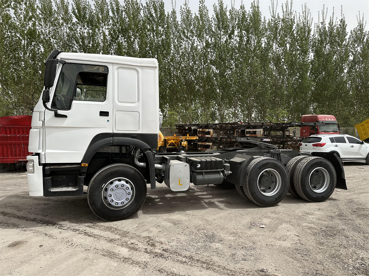 SINOTRUK Howo 371 Truck Head - Tahač: obrázek 5 SINOTRUK Howo 371 Truck Head - Tahač: obrázek 5