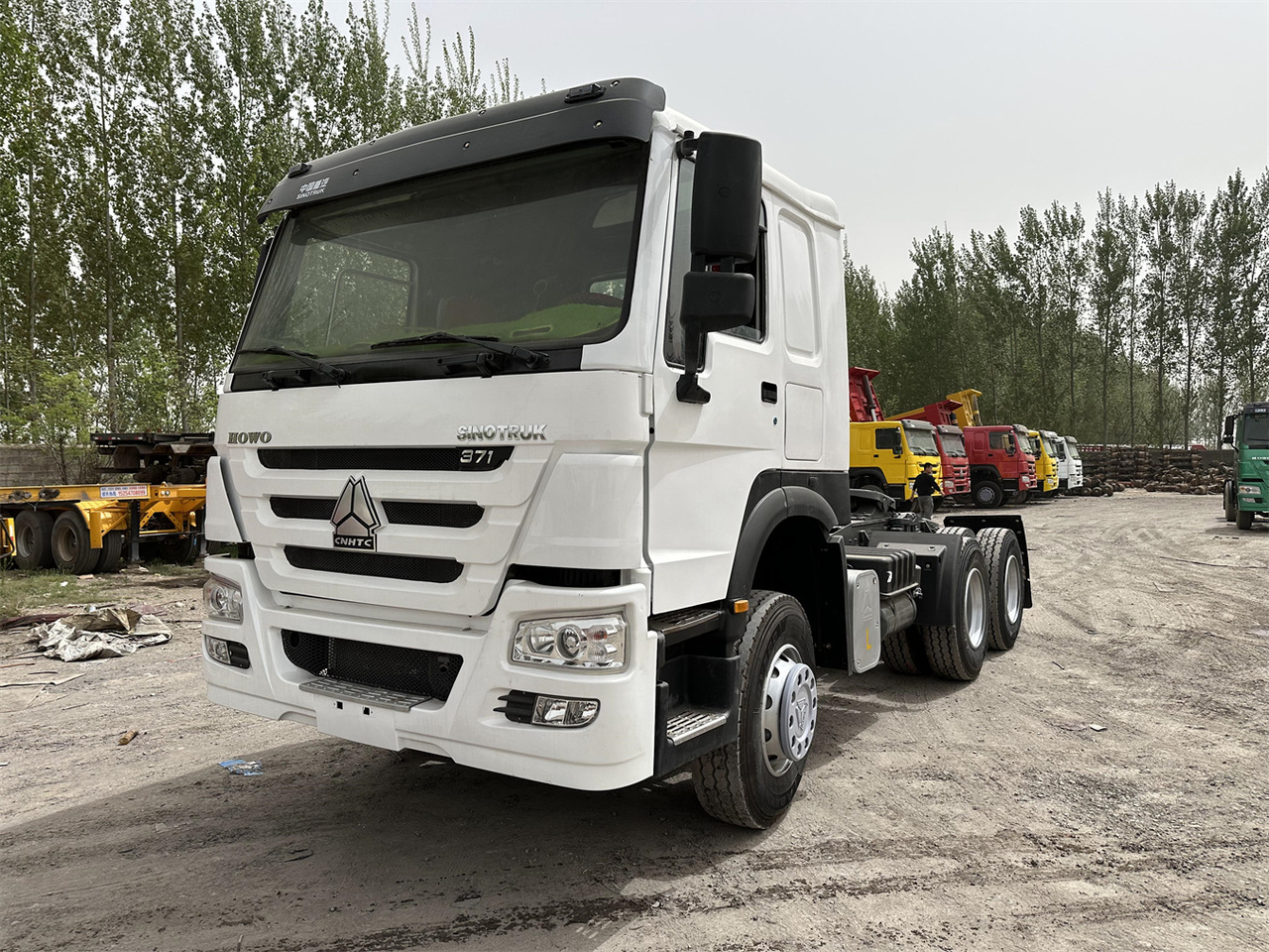 SINOTRUK Howo 371 Truck Head - Tahač: obrázek 4 SINOTRUK Howo 371 Truck Head - Tahač: obrázek 4