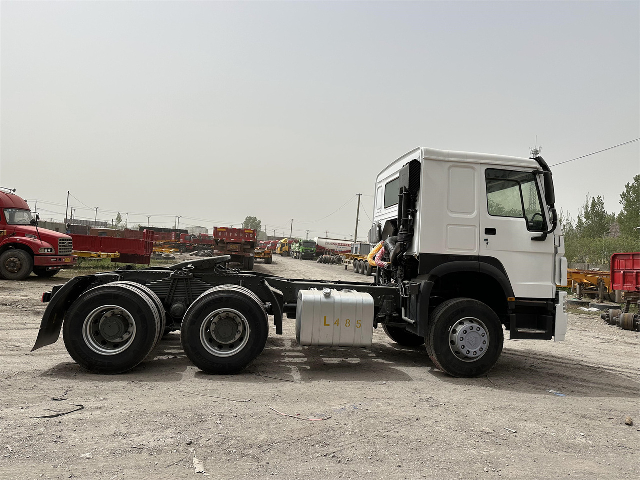 SINOTRUK Howo 371 Truck Head - Tahač: obrázek 3 SINOTRUK Howo 371 Truck Head - Tahač: obrázek 3
