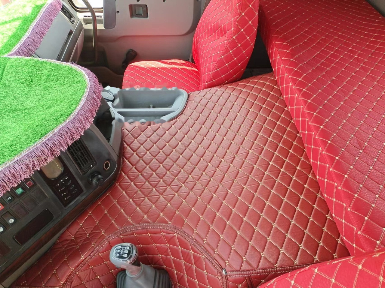 SINOTRUK Howo tractor unit 420hp 6x4 - Tahač: obrázek 5 SINOTRUK Howo tractor unit 420hp 6x4 - Tahač: obrázek 5