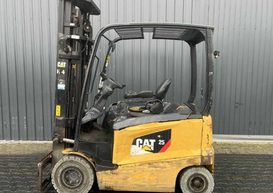 CAT Lift Trucks EP25CN - Elektrický vysokozdvižný vozík: obrázek 2 CAT Lift Trucks EP25CN - Elektrický vysokozdvižný vozík: obrázek 2