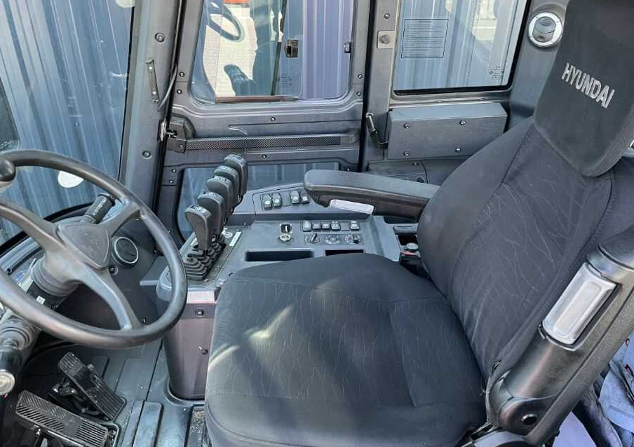 Hyundai 130D-9 - Dieselový vysokozdvižný vozík: obrázek 4 Hyundai 130D-9 - Dieselový vysokozdvižný vozík: obrázek 4