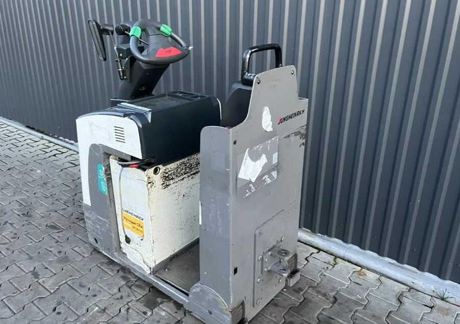 Jungheinrich EZS130 - Elektrický tahač: obrázek 3 Jungheinrich EZS130 - Elektrický tahač: obrázek 3