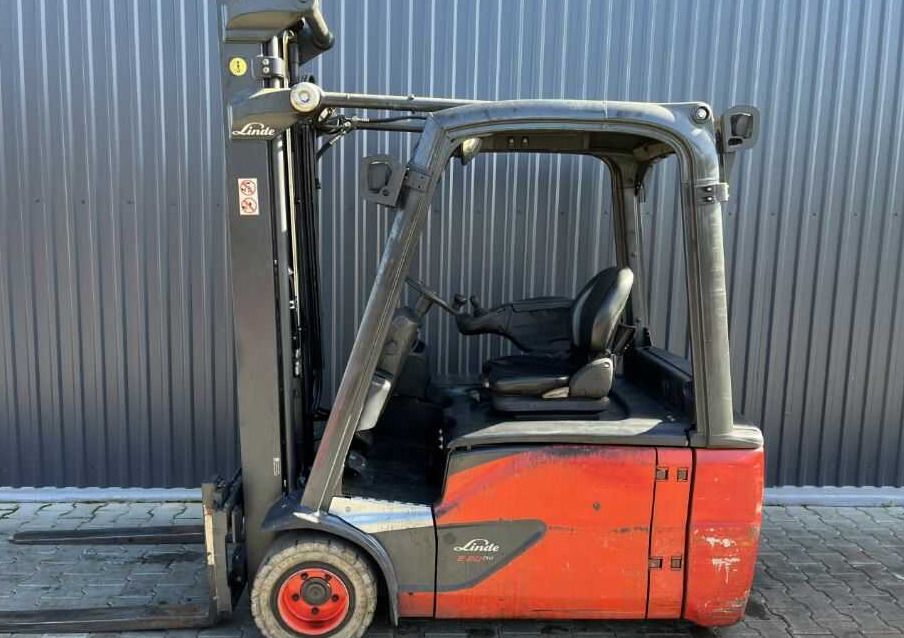 Linde E20L-02 - Elektrický vysokozdvižný vozík: obrázek 2 Linde E20L-02 - Elektrický vysokozdvižný vozík: obrázek 2