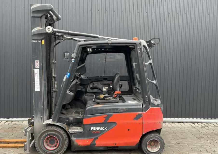 Linde E25L-01 - Elektrický vysokozdvižný vozík: obrázek 2 Linde E25L-01 - Elektrický vysokozdvižný vozík: obrázek 2