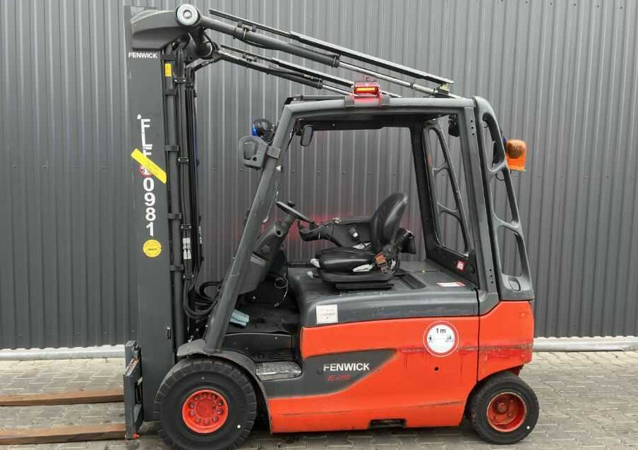 Linde E25L-01 - Elektrický vysokozdvižný vozík: obrázek 2 Linde E25L-01 - Elektrický vysokozdvižný vozík: obrázek 2