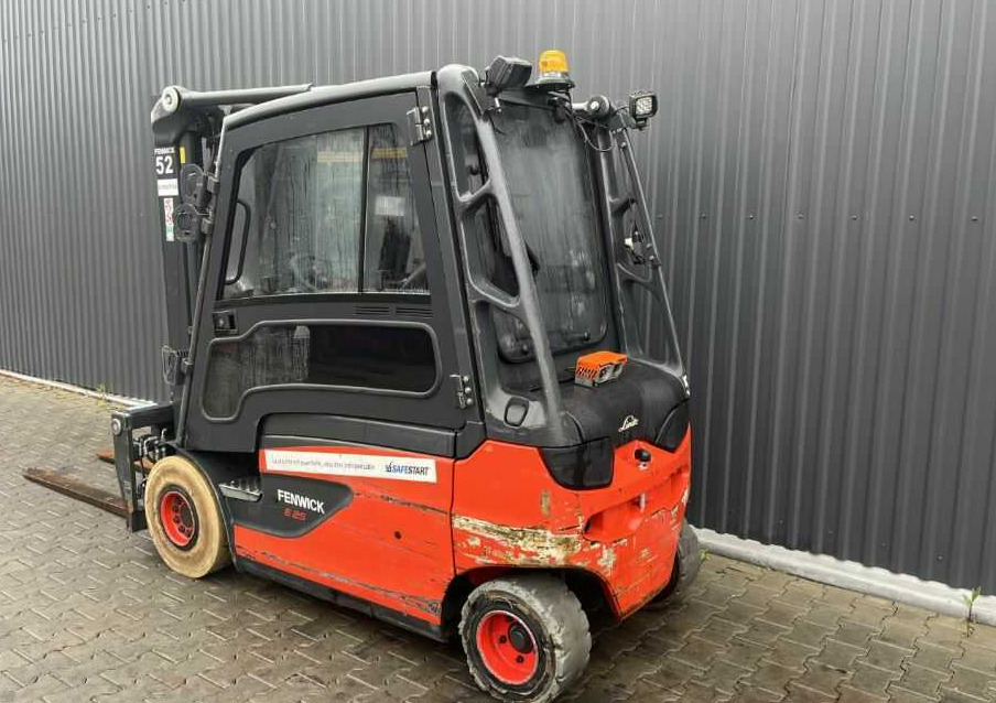 Linde E25L-01 - Elektrický vysokozdvižný vozík: obrázek 3 Linde E25L-01 - Elektrický vysokozdvižný vozík: obrázek 3