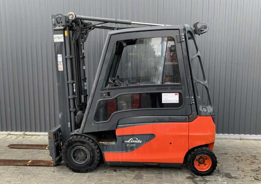 Linde E25L-01 - Elektrický vysokozdvižný vozík: obrázek 2 Linde E25L-01 - Elektrický vysokozdvižný vozík: obrázek 2