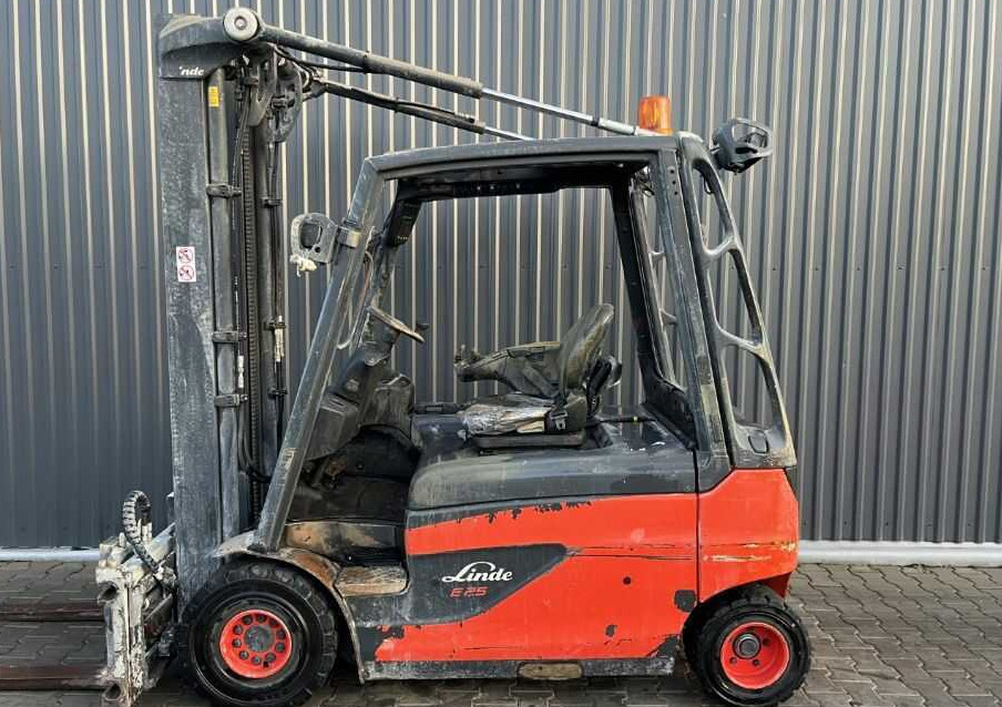 Linde E25L-01 - Elektrický vysokozdvižný vozík: obrázek 3 Linde E25L-01 - Elektrický vysokozdvižný vozík: obrázek 3