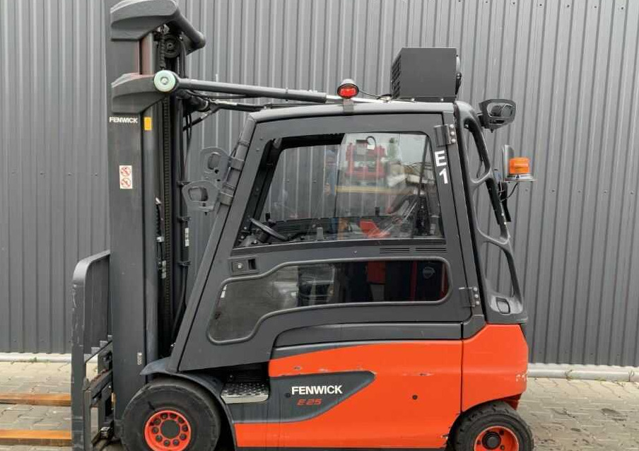 Linde E25L-02 - Elektrický vysokozdvižný vozík: obrázek 2 Linde E25L-02 - Elektrický vysokozdvižný vozík: obrázek 2