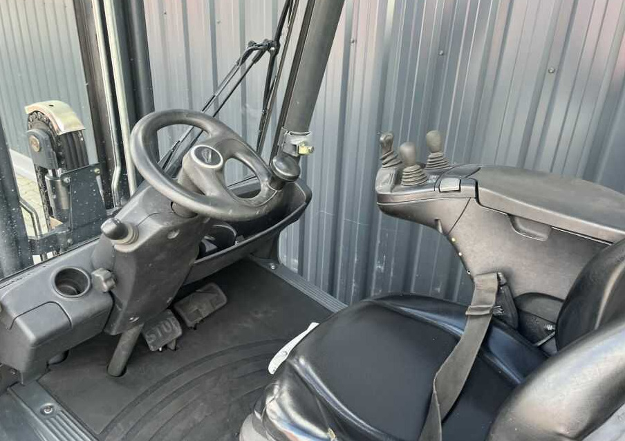 Linde H25T-01 - Plynový vysokozdvižný vozík: obrázek 4 Linde H25T-01 - Plynový vysokozdvižný vozík: obrázek 4