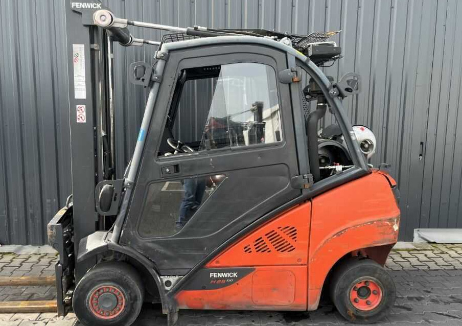 Linde H25T-02 - Plynový vysokozdvižný vozík: obrázek 2 Linde H25T-02 - Plynový vysokozdvižný vozík: obrázek 2