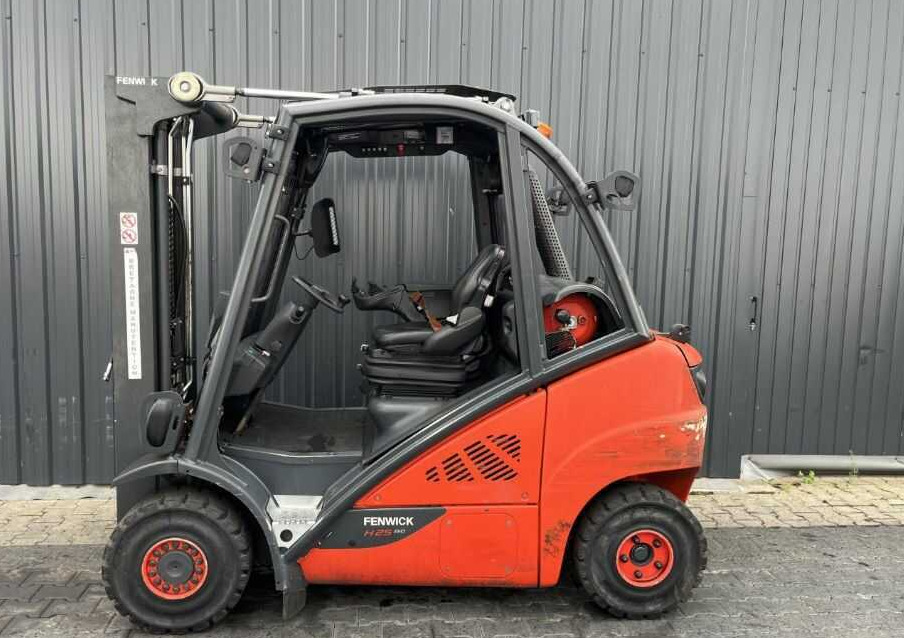Linde H25T-02 - Plynový vysokozdvižný vozík: obrázek 2 Linde H25T-02 - Plynový vysokozdvižný vozík: obrázek 2