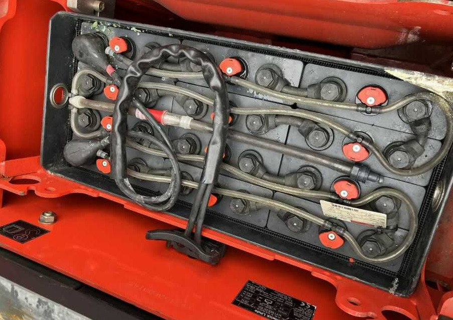 Linde P30C - Elektrický tahač: obrázek 5 Linde P30C - Elektrický tahač: obrázek 5