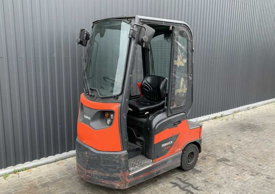 Linde P60 - Elektrický tahač: obrázek 1 Linde P60 - Elektrický tahač: obrázek 1