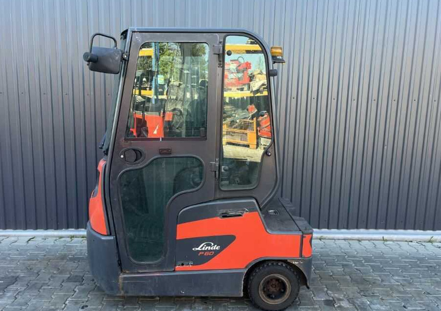 Linde P60 - Elektrický tahač: obrázek 2 Linde P60 - Elektrický tahač: obrázek 2
