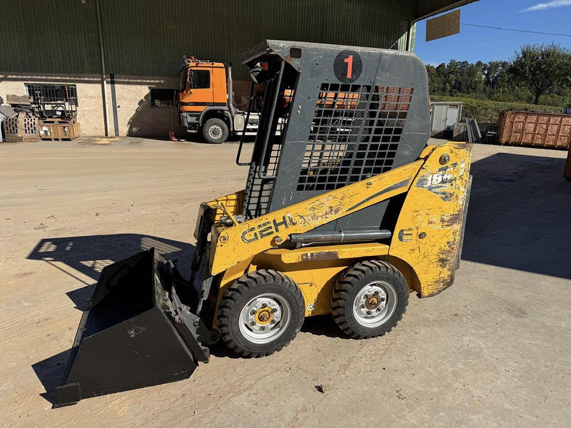 Gehl 1640 - Lesní technika: obrázek 1 Gehl 1640 - Lesní technika: obrázek 1