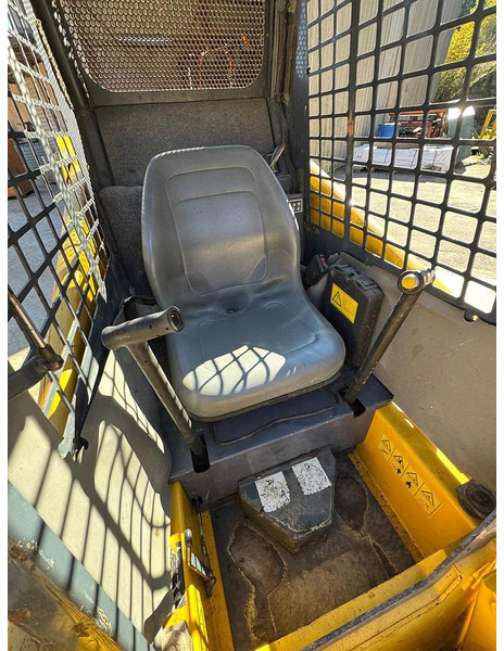 Gehl 1640 - Lesní technika: obrázek 4 Gehl 1640 - Lesní technika: obrázek 4