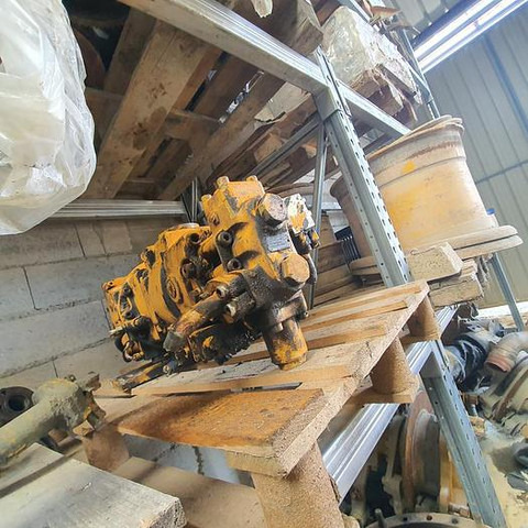 Liebherr 922 - Náhradní díly: obrázek 3 Liebherr 922 - Náhradní díly: obrázek 3