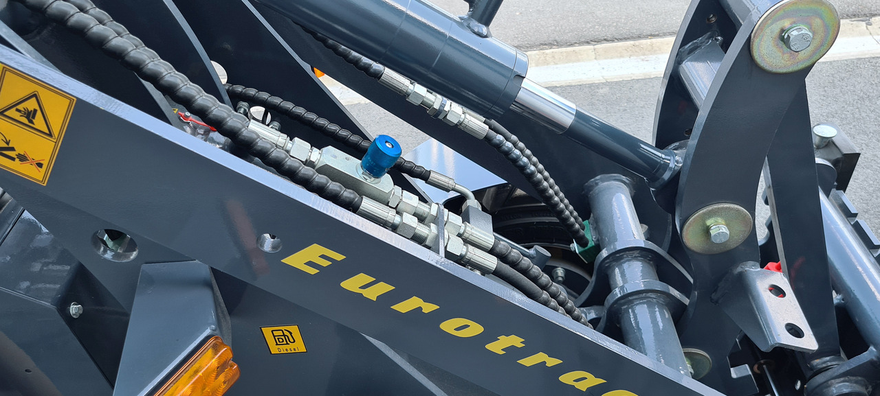 Eurotrac W10 Radlader Hoflader - Kloubový nakladač: obrázek 3 Eurotrac W10 Radlader Hoflader - Kloubový nakladač: obrázek 3