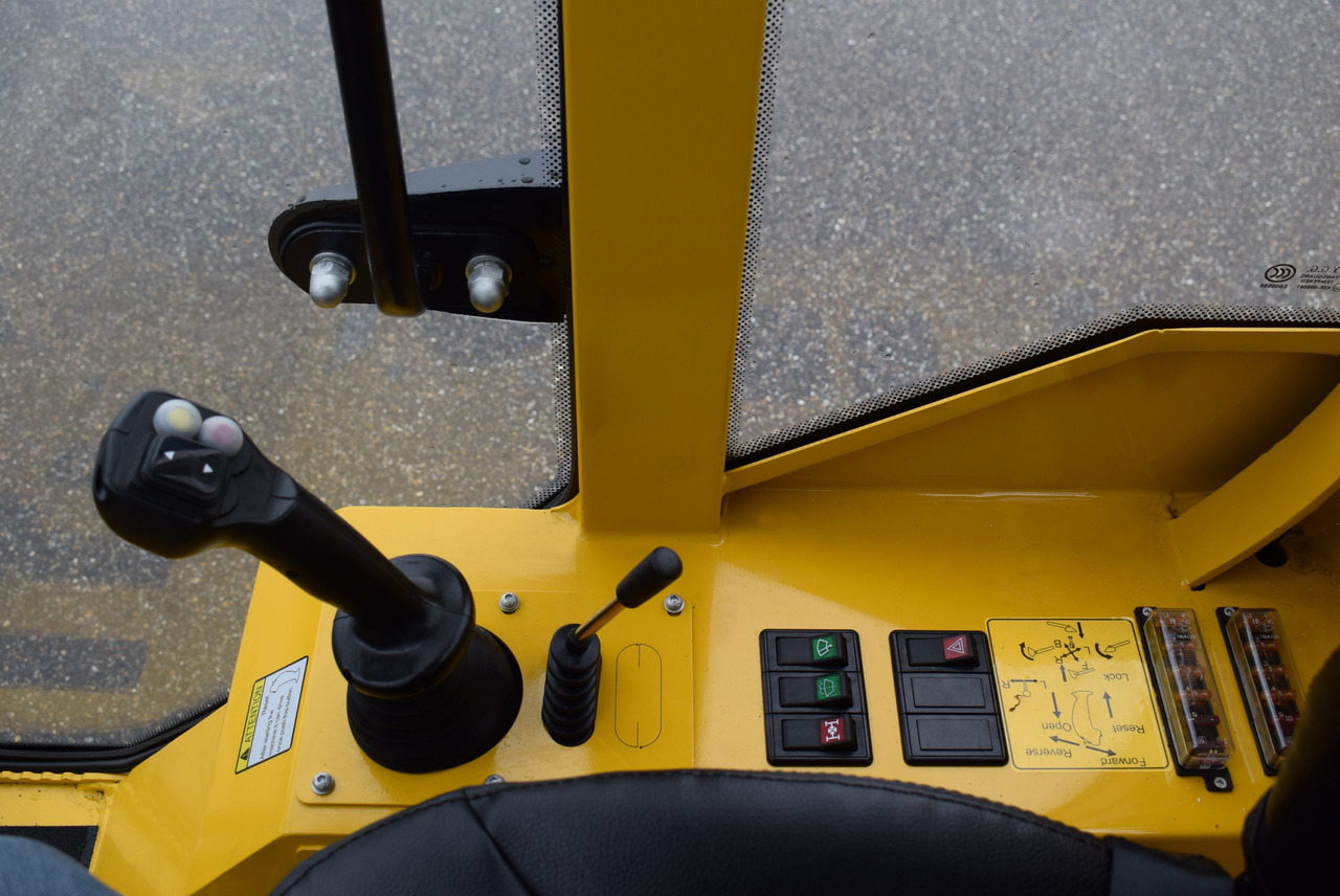 Eurotrac W13 Radlader Hoflader - Kloubový nakladač: obrázek 5 Eurotrac W13 Radlader Hoflader - Kloubový nakladač: obrázek 5