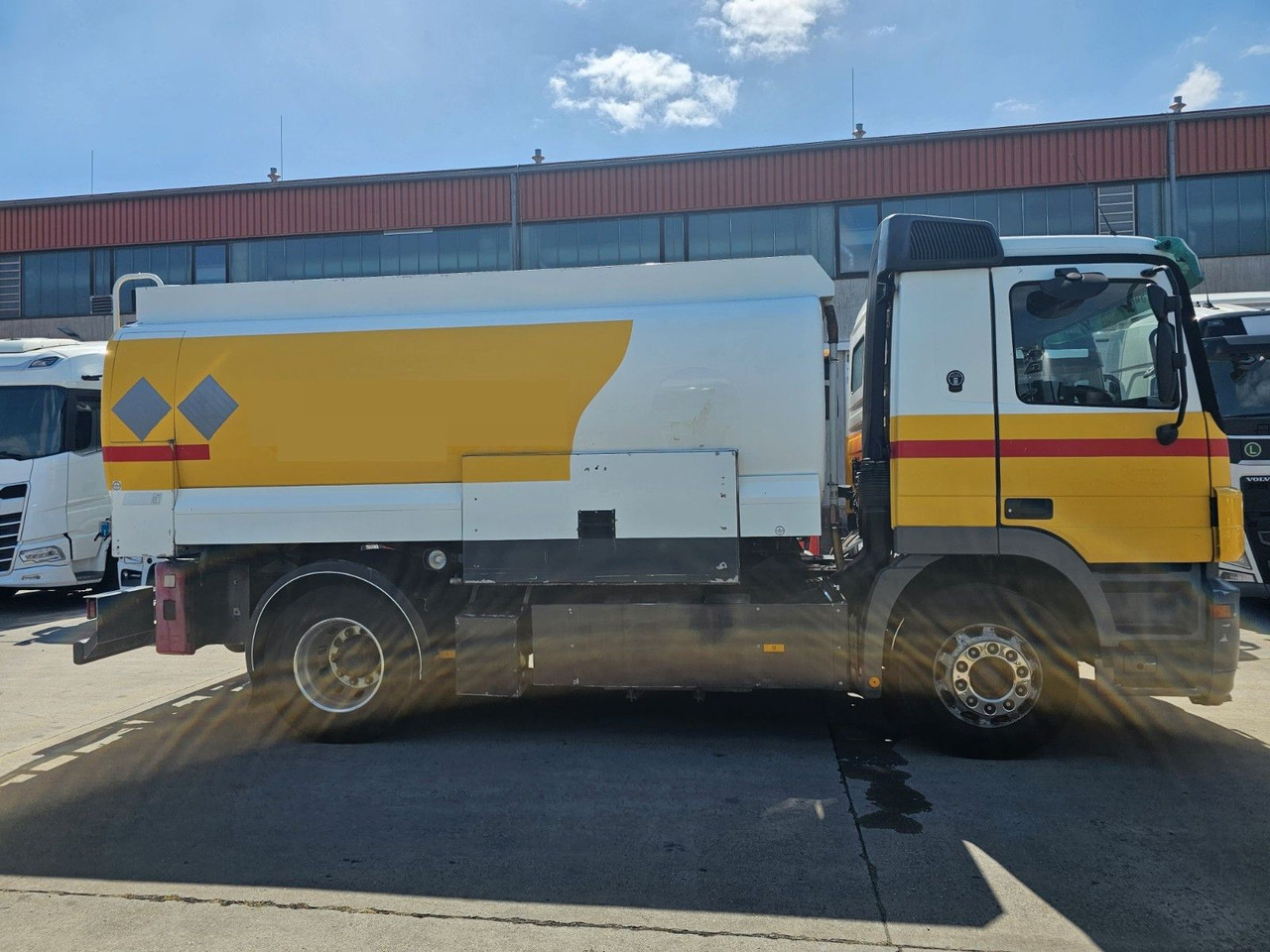 Mercedes-Benz ACTROS 1832 * OBER-& UNTER * 2 KAMMER * KLIMA * - Cisternové vozidlo: obrázek 4 Mercedes-Benz ACTROS 1832 * OBER-& UNTER * 2 KAMMER * KLIMA * - Cisternové vozidlo: obrázek 4