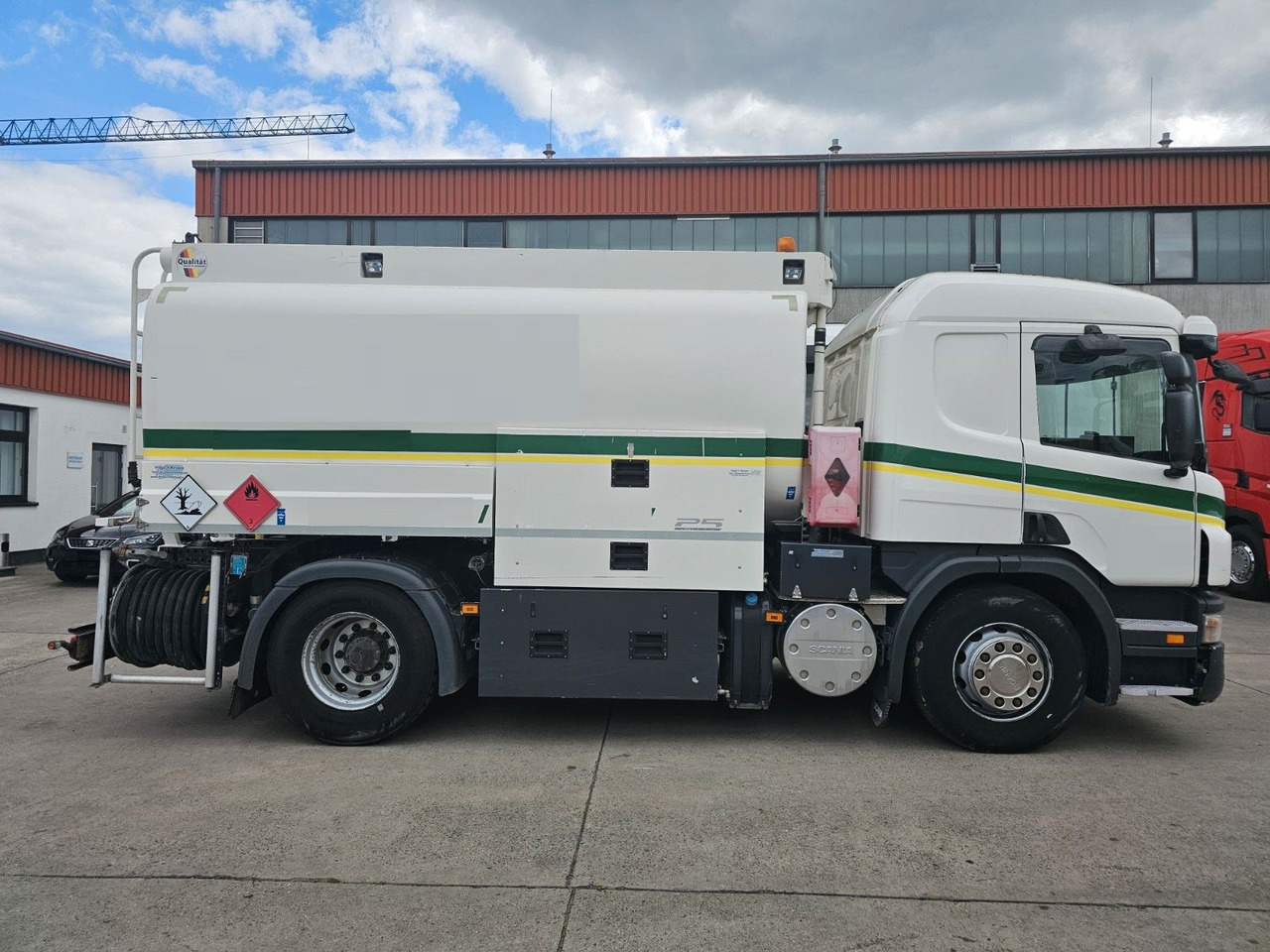 Scania P 360 * OBER/-UNTER * 3 KAMMER * BENZIN * - Cisternové vozidlo: obrázek 4 Scania P 360 * OBER/-UNTER * 3 KAMMER * BENZIN * - Cisternové vozidlo: obrázek 4
