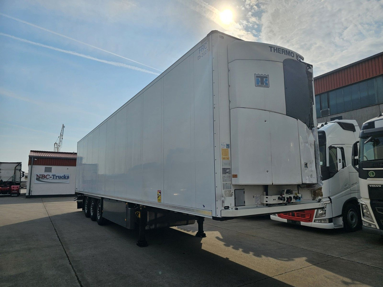 Schmitz Cargobull NKS * DOPPELST. * UNFALL * THERMOK. * LIFT * - Chladírenský návěs: obrázek 1 Schmitz Cargobull NKS * DOPPELST. * UNFALL * THERMOK. * LIFT * - Chladírenský návěs: obrázek 1